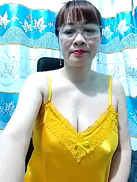 Snapshot of Opnahaba chatting on April 18, 2026, 10:28 am Opnahaba online show from April 18, 2026, 10:28 am