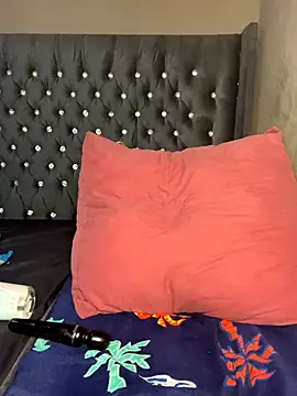 Snapshot of Kikie23 chatting on November 7, 2025, 5:50 pm Kikie23 online show from November 7, 2025, 5:50 pm