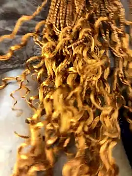 Snapshot of Kikie23 chatting on November 19, 2025, 8:31 pm Kikie23 online show from November 19, 2025, 8:31 pm