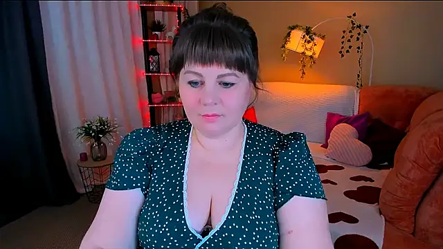 CrystaalStaar online show from May 26, 2026, 6:39 pm