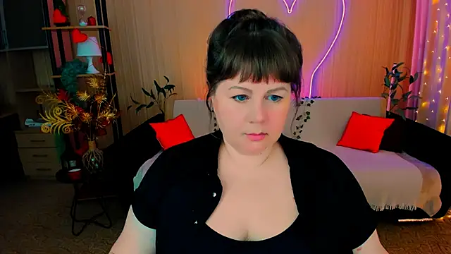 CrystaalStaar online show from April 8, 2026, 4:03 am