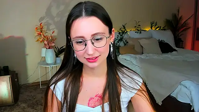 YourLovellyStory online show from November 18, 2025, 5:38 pm