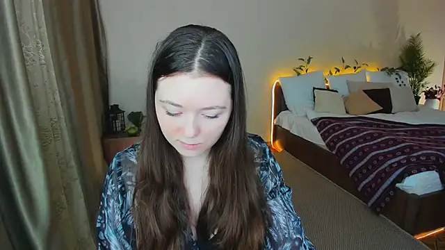 AlluringLookk online show from February 5, 2026, 9:27 am