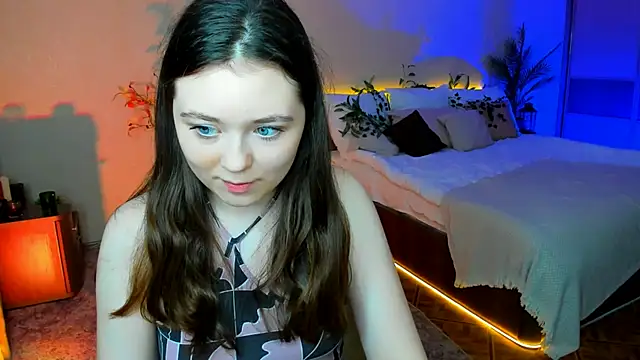 AlluringLookk online show from November 26, 2025, 4:51 pm