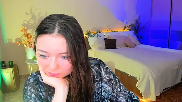 AlluringLookk online show from November 29, 2025, 9:31 am