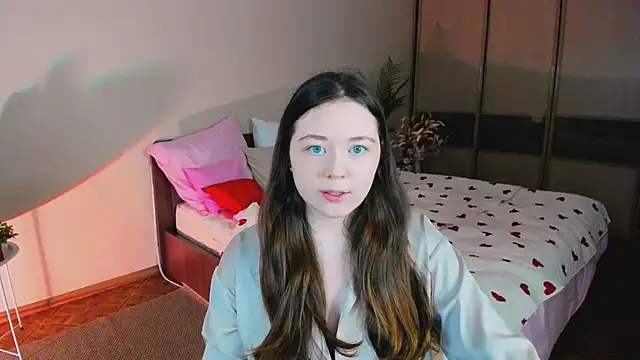 AlluringLookk online show from April 12, 2026, 4:43 pm