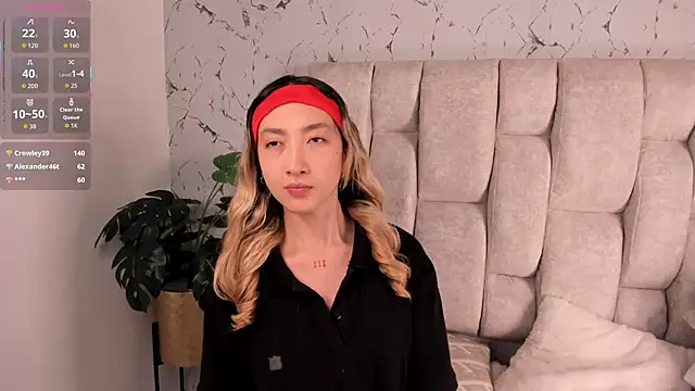 Snapshot of LauMiller chatting on September 20, 2025, 10:09 am LauMiller online show from September 20, 2025, 10:09 am