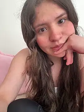 Emilyybennet  online show from April 10, 2026, 8:05 pm