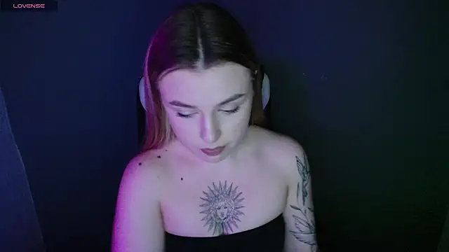 Snapshot of AngelicaHollywood chatting on November 11, 2025, 10:04 pm AngelicaHollywood online show from November 11, 2025, 10:04 pm