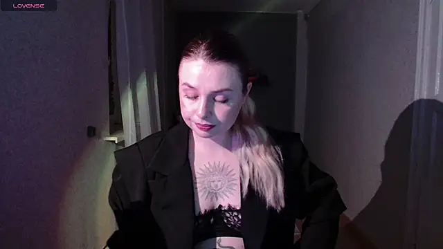 Snapshot of AngelicaHollywood chatting on June 7, 2026, 8:03 pm AngelicaHollywood online show from June 7, 2026, 8:03 pm