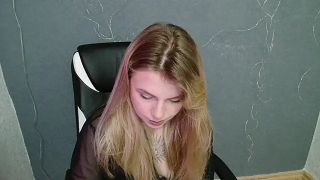 Snapshot of AngelicaHollywood chatting on November 23, 2025, 8:08 pm AngelicaHollywood online show from November 23, 2025, 8:08 pm