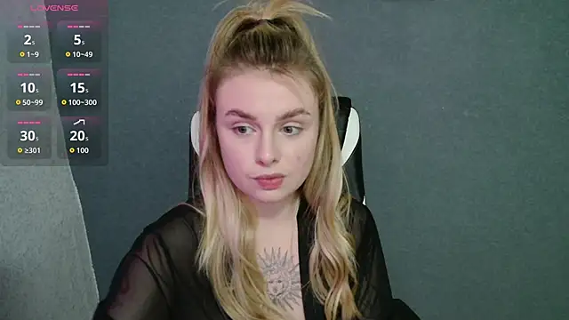 Snapshot of AngelicaHollywood chatting on October 11, 2025, 9:16 pm AngelicaHollywood online show from October 11, 2025, 9:16 pm