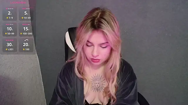 Snapshot of AngelicaHollywood chatting on October 9, 2025, 8:20 pm AngelicaHollywood online show from October 9, 2025, 8:20 pm