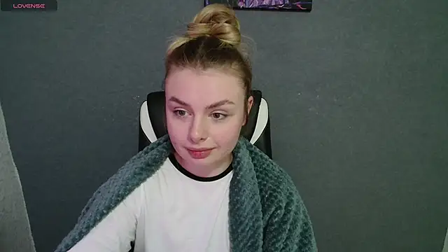 Snapshot of AngelicaHollywood chatting on November 4, 2025, 10:24 pm AngelicaHollywood online show from November 4, 2025, 10:24 pm