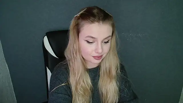 Snapshot of AngelicaHollywood chatting on November 15, 2025, 7:40 pm AngelicaHollywood online show from November 15, 2025, 7:40 pm