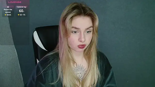 Snapshot of AngelicaHollywood chatting on October 25, 2025, 6:52 pm AngelicaHollywood online show from October 25, 2025, 6:52 pm