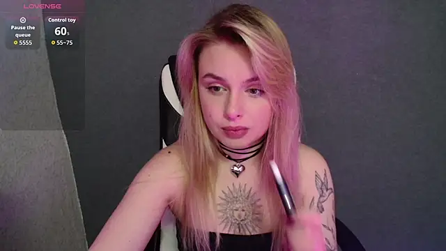 Snapshot of AngelicaHollywood chatting on October 2, 2025, 8:01 pm AngelicaHollywood online show from October 2, 2025, 8:01 pm