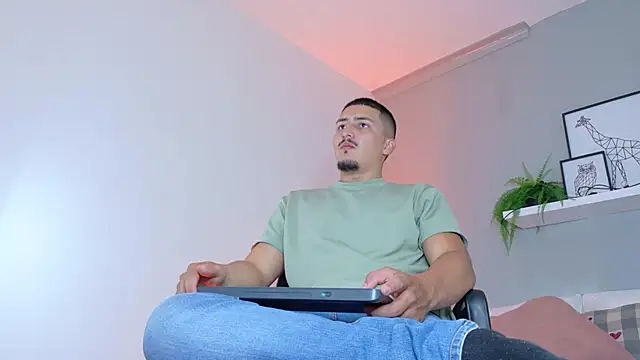 Snapshot of MrFox__ chatting on December 17, 2025, 7:30 pm MrFox online show from December 17, 2025, 7:30 pm