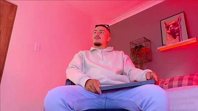 Snapshot of MrFox__ chatting on February 14, 2026, 7:25 pm MrFox online show from February 14, 2026, 7:25 pm