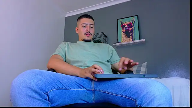 MrFox   online show from April 7, 2026, 7:48 pm