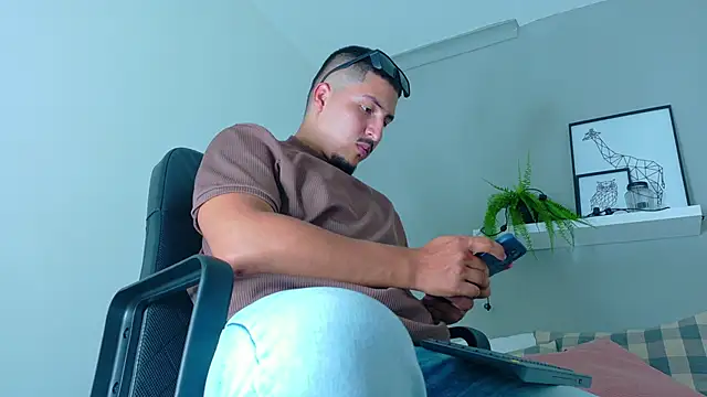 MrFox   online show from October 14, 2025, 7:25 pm