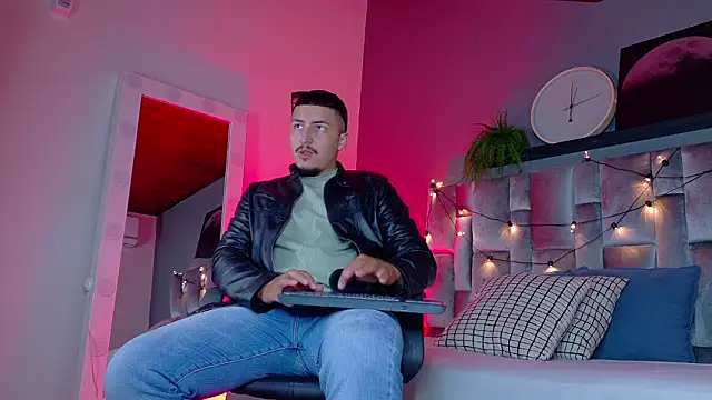 Snapshot of MrFox__ chatting on February 19, 2026, 7:33 pm MrFox online show from February 19, 2026, 7:33 pm