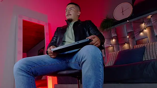 Snapshot of MrFox__ chatting on February 16, 2026, 7:23 pm MrFox online show from February 16, 2026, 7:23 pm