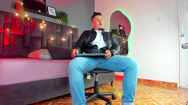 Snapshot of MrFox__ chatting on February 5, 2026, 7:32 pm MrFox online show from February 5, 2026, 7:32 pm