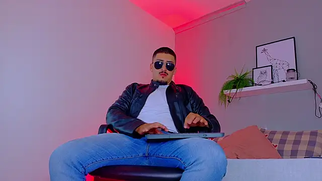 Snapshot of MrFox__ chatting on January 14, 2026, 7:39 pm MrFox online show from January 14, 2026, 7:39 pm