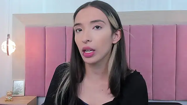 Emilia Bons online show from October 1, 2025, 1:15 pm