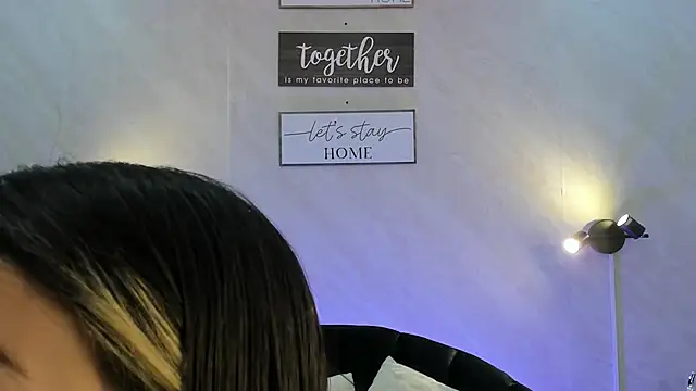 Emilia Bons online show from September 28, 2025, 2:02 pm