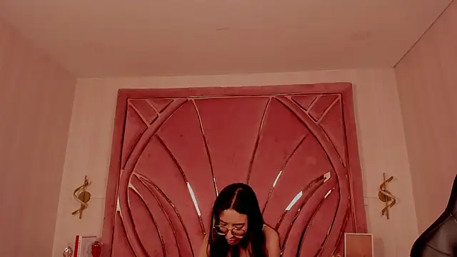 Emilia Bons online show from November 7, 2025, 1:43 am