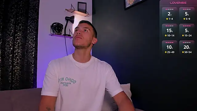 MarkSantozz online show from April 12, 2026, 10:02 pm