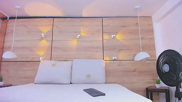 chloe murray online show from November 11, 2025, 6:08 am