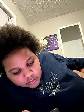 Snapshot of chocolate_bella chatting on December 13, 2025, 8:15 pm chocolate bella online show from December 13, 2025, 8:15 pm