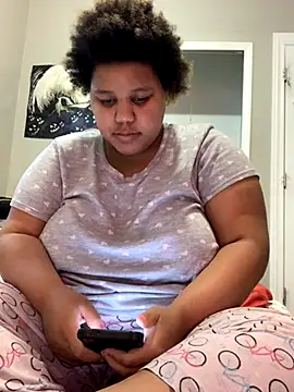 Snapshot of chocolate_bella chatting on September 12, 2025, 1:11 pm chocolate bella online show from September 12, 2025, 1:11 pm