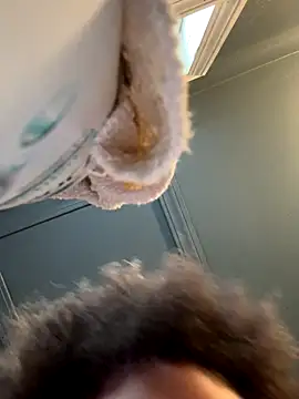 Snapshot of chocolate_bella chatting on November 25, 2025, 6:30 pm chocolate bella online show from November 25, 2025, 6:30 pm