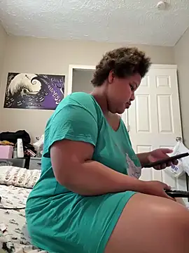 Snapshot of chocolate_bella chatting on November 17, 2025, 5:06 pm chocolate bella online show from November 17, 2025, 5:06 pm