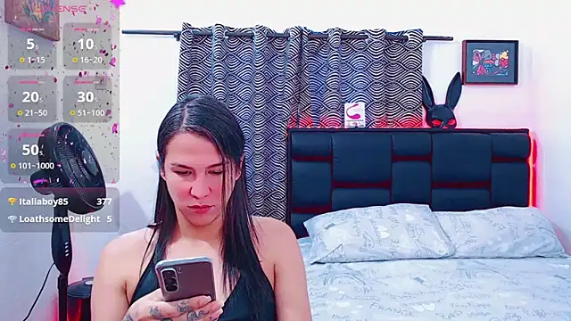 Snapshot of Azley_sweet chatting on April 7, 2026, 1:24 pm Azley sweet online show from April 7, 2026, 1:24 pm