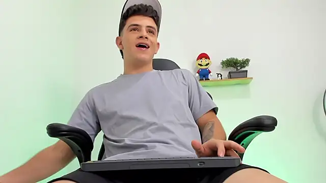 Snapshot of Mikecooper chatting on January 18, 2026, 8:23 pm Mikecooper online show from January 18, 2026, 8:23 pm