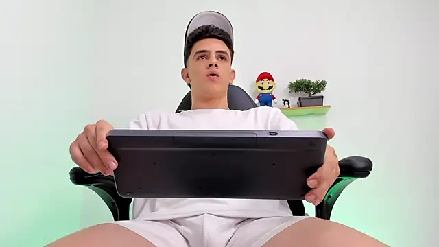 Snapshot of Mikecooper chatting on January 17, 2026, 7:28 pm Mikecooper online show from January 17, 2026, 7:28 pm