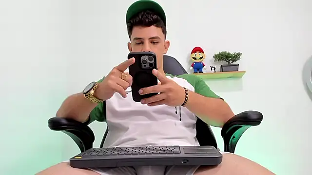 Snapshot of Mikecooper chatting on October 24, 2025, 4:55 am Mikecooper online show from October 24, 2025, 4:55 am