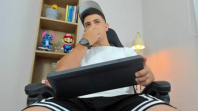 Mikecooper online show from April 8, 2026, 11:50 pm