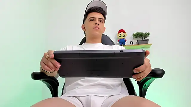 Snapshot of Mikecooper chatting on January 14, 2026, 2:59 am Mikecooper online show from January 14, 2026, 2:59 am