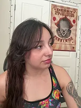 Snapshot of CharmingMaddie chatting on March 18, 2026, 6:20 pm CharmingMaddie online show from March 18, 2026, 6:20 pm