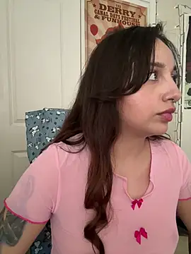 Snapshot of CharmingMaddie chatting on April 16, 2026, 10:01 pm CharmingMaddie online show from April 16, 2026, 10:01 pm