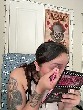 Snapshot of CharmingMaddie chatting on April 5, 2026, 4:46 pm CharmingMaddie online show from April 5, 2026, 4:46 pm