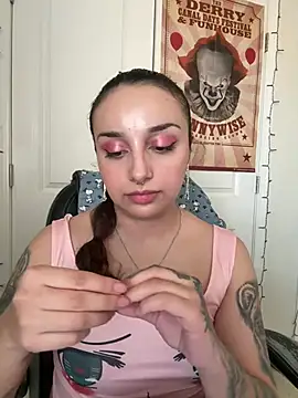 Snapshot of CharmingMaddie chatting on March 9, 2026, 10:13 pm CharmingMaddie online show from March 9, 2026, 10:13 pm