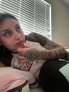 Snapshot of CharmingMaddie chatting on April 15, 2026, 8:09 pm CharmingMaddie online show from April 15, 2026, 8:09 pm