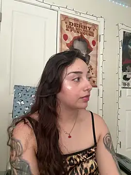 Snapshot of CharmingMaddie chatting on April 3, 2026, 5:52 pm CharmingMaddie online show from April 3, 2026, 5:52 pm